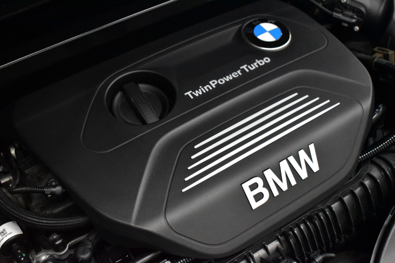 BMW X1 Xdrive20i Mｽﾎﾟｰﾂ 4WD ｱﾄﾞﾊﾞﾝｽﾄﾞｱｸﾃｨﾌﾞｾｰﾌﾃｨP 追従ACC HUD ﾋｰﾀｰ付電動黒革 ﾀｯﾁﾊﾟﾈﾙﾅﾋﾞBｶﾒﾗ Pｱｼｽﾄ前後PDC LEDﾍｯﾄﾞﾗｲﾄ 衝突軽減 車線逸脱&歩行者警告 電動Rｹﾞｰﾄ ﾄﾞﾗﾊﾟﾌｫ 2年保証