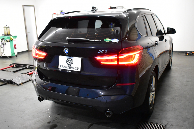 BMW X1 Xdrive20i Mｽﾎﾟｰﾂ 4WD ｱﾄﾞﾊﾞﾝｽﾄﾞｱｸﾃｨﾌﾞｾｰﾌﾃｨP 追従ACC HUD ﾋｰﾀｰ付電動黒革 ﾀｯﾁﾊﾟﾈﾙﾅﾋﾞBｶﾒﾗ Pｱｼｽﾄ前後PDC LEDﾍｯﾄﾞﾗｲﾄ 衝突軽減 車線逸脱&歩行者警告 電動Rｹﾞｰﾄ ﾄﾞﾗﾊﾟﾌｫ 2年保証