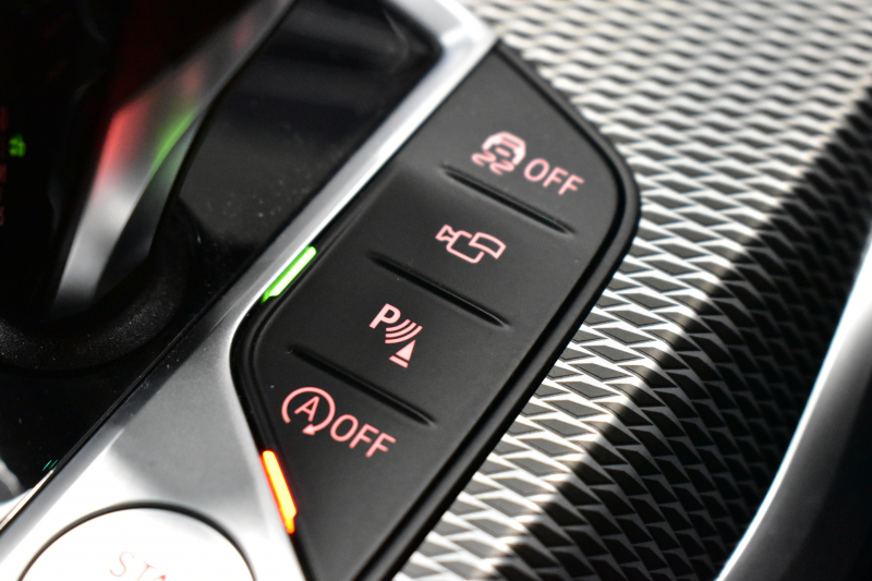 BMW 3シリーズ M340i Xﾄﾞﾗｲﾌﾞ ｲﾉﾍﾞｰｼｮﾝP ﾋｰﾀｰ付ﾌﾞﾗｯｸﾚｻﾞｰ ACC HUD ﾚｰｻﾞｰLEDﾗｲﾄ 可変Mｻｽ 19AW Mｽﾎﾟｰﾂﾌﾞﾚｰｷ&ﾃﾞﾌ ｼﾞｪｽﾁｬｰC付ﾀｯﾁﾊﾟﾈﾙﾅﾋﾞ全周囲ｶﾒﾗ ﾊｰﾏﾝｶｰﾄﾞﾝ 側面衝突&車線変更&逸脱警告 2年保証