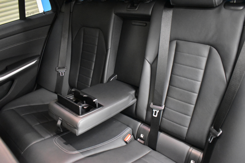 BMW 3シリーズ 320d Xﾄﾞﾗｲﾌﾞ ﾂｰﾘﾝｸﾞ Mｽﾎﾟｰﾂ 4WD ﾊｲﾗｲﾝ＆ｺﾝﾌｫｰﾄP ﾌﾙｾｸﾞTV 19AW Pｱｼｽﾄﾌﾟﾗｽ 3Dﾋﾞｭｰ全周囲ｶﾒﾗ ﾋｰﾀｰ付黒革 BMWﾗｲﾌﾞｺｯｸﾋﾟｯﾄ ｱｯﾌﾟﾙｶｰﾌﾟﾚｲ  ACC LEDﾍｯﾄﾞﾗｲﾄ 車線変更&逸脱&歩行者警告 2年保証