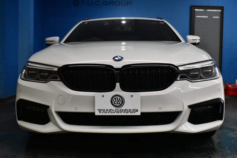 BMW 5シリーズ 540i Xﾄﾞﾗｲﾌﾞﾂｰﾘﾝｸﾞ Mｽﾎﾟｰﾂ 4WD ｺﾝﾌｫｰﾄ&ｾﾚｸﾄP ﾗｲﾌﾞｺｯｸﾋﾟｯﾄ ﾊﾟﾉﾗﾏｻﾝﾙｰﾌ harman/kardon Fﾍﾞﾝﾁﾚｰｼｮﾝ&ﾏｯｻｰｼﾞ全席ﾋｰﾀｰ付黒革 Mｽﾎﾟｰﾂﾌﾞﾚｰｷ LEDﾍｯﾄﾞﾗｲﾄ 液晶ﾒｰﾀｰ ACC HUD LCW 全周囲ｶﾒﾗ ﾌﾙｾｸﾞ 2年保証