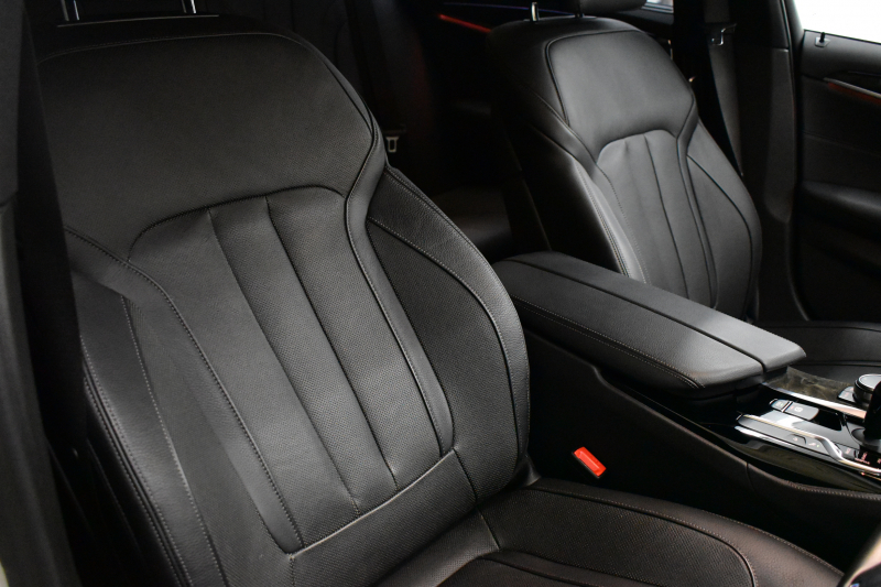 BMW 5シリーズ 540i Xﾄﾞﾗｲﾌﾞﾂｰﾘﾝｸﾞ Mｽﾎﾟｰﾂ 4WD ｺﾝﾌｫｰﾄ&ｾﾚｸﾄP ﾗｲﾌﾞｺｯｸﾋﾟｯﾄ ﾊﾟﾉﾗﾏｻﾝﾙｰﾌ harman/kardon Fﾍﾞﾝﾁﾚｰｼｮﾝ&ﾏｯｻｰｼﾞ全席ﾋｰﾀｰ付黒革 Mｽﾎﾟｰﾂﾌﾞﾚｰｷ LEDﾍｯﾄﾞﾗｲﾄ 液晶ﾒｰﾀｰ ACC HUD LCW 全周囲ｶﾒﾗ ﾌﾙｾｸﾞ 2年保証