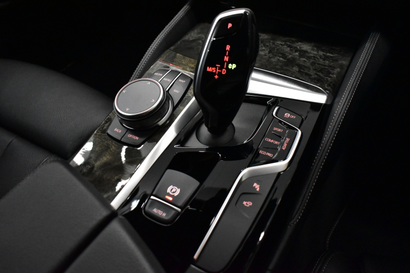 BMW 5シリーズ 540i Xﾄﾞﾗｲﾌﾞﾂｰﾘﾝｸﾞ Mｽﾎﾟｰﾂ 4WD ｺﾝﾌｫｰﾄ&ｾﾚｸﾄP ﾗｲﾌﾞｺｯｸﾋﾟｯﾄ ﾊﾟﾉﾗﾏｻﾝﾙｰﾌ harman/kardon Fﾍﾞﾝﾁﾚｰｼｮﾝ&ﾏｯｻｰｼﾞ全席ﾋｰﾀｰ付黒革 Mｽﾎﾟｰﾂﾌﾞﾚｰｷ LEDﾍｯﾄﾞﾗｲﾄ 液晶ﾒｰﾀｰ ACC HUD LCW 全周囲ｶﾒﾗ ﾌﾙｾｸﾞ 2年保証