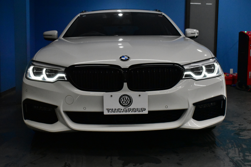 BMW 5シリーズ 540i Xﾄﾞﾗｲﾌﾞﾂｰﾘﾝｸﾞ Mｽﾎﾟｰﾂ 4WD ｺﾝﾌｫｰﾄ&ｾﾚｸﾄP ﾗｲﾌﾞｺｯｸﾋﾟｯﾄ ﾊﾟﾉﾗﾏｻﾝﾙｰﾌ harman/kardon Fﾍﾞﾝﾁﾚｰｼｮﾝ&ﾏｯｻｰｼﾞ全席ﾋｰﾀｰ付黒革 Mｽﾎﾟｰﾂﾌﾞﾚｰｷ LEDﾍｯﾄﾞﾗｲﾄ 液晶ﾒｰﾀｰ ACC HUD LCW 全周囲ｶﾒﾗ ﾌﾙｾｸﾞ 2年保証