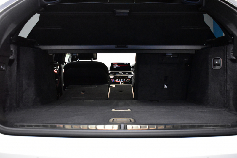 BMW 5シリーズ 540i Xﾄﾞﾗｲﾌﾞﾂｰﾘﾝｸﾞ Mｽﾎﾟｰﾂ 4WD ｺﾝﾌｫｰﾄ&ｾﾚｸﾄP ﾗｲﾌﾞｺｯｸﾋﾟｯﾄ ﾊﾟﾉﾗﾏｻﾝﾙｰﾌ harman/kardon Fﾍﾞﾝﾁﾚｰｼｮﾝ&ﾏｯｻｰｼﾞ全席ﾋｰﾀｰ付黒革 Mｽﾎﾟｰﾂﾌﾞﾚｰｷ LEDﾍｯﾄﾞﾗｲﾄ 液晶ﾒｰﾀｰ ACC HUD LCW 全周囲ｶﾒﾗ ﾌﾙｾｸﾞ 2年保証