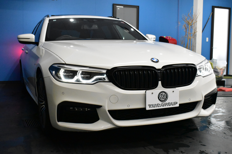 BMW 5シリーズ 540i Xﾄﾞﾗｲﾌﾞﾂｰﾘﾝｸﾞ Mｽﾎﾟｰﾂ 4WD ｺﾝﾌｫｰﾄ&ｾﾚｸﾄP ﾗｲﾌﾞｺｯｸﾋﾟｯﾄ ﾊﾟﾉﾗﾏｻﾝﾙｰﾌ harman/kardon Fﾍﾞﾝﾁﾚｰｼｮﾝ&ﾏｯｻｰｼﾞ全席ﾋｰﾀｰ付黒革 Mｽﾎﾟｰﾂﾌﾞﾚｰｷ LEDﾍｯﾄﾞﾗｲﾄ 液晶ﾒｰﾀｰ ACC HUD LCW 全周囲ｶﾒﾗ ﾌﾙｾｸﾞ 2年保証