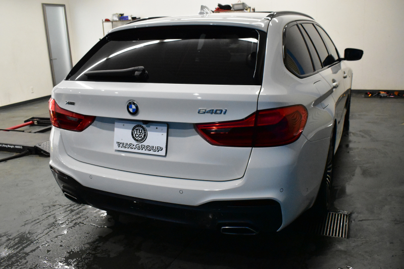 BMW 5シリーズ 540i Xﾄﾞﾗｲﾌﾞﾂｰﾘﾝｸﾞ Mｽﾎﾟｰﾂ 4WD ｺﾝﾌｫｰﾄ&ｾﾚｸﾄP ﾗｲﾌﾞｺｯｸﾋﾟｯﾄ ﾊﾟﾉﾗﾏｻﾝﾙｰﾌ harman/kardon Fﾍﾞﾝﾁﾚｰｼｮﾝ&ﾏｯｻｰｼﾞ全席ﾋｰﾀｰ付黒革 Mｽﾎﾟｰﾂﾌﾞﾚｰｷ LEDﾍｯﾄﾞﾗｲﾄ 液晶ﾒｰﾀｰ ACC HUD LCW 全周囲ｶﾒﾗ ﾌﾙｾｸﾞ 2年保証