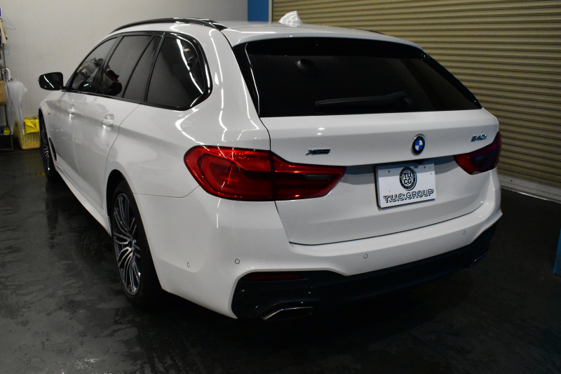 BMW 5シリーズ 540i Xﾄﾞﾗｲﾌﾞﾂｰﾘﾝｸﾞ Mｽﾎﾟｰﾂ 4WD ｺﾝﾌｫｰﾄ&ｾﾚｸﾄP ﾗｲﾌﾞｺｯｸﾋﾟｯﾄ ﾊﾟﾉﾗﾏｻﾝﾙｰﾌ harman/kardon Fﾍﾞﾝﾁﾚｰｼｮﾝ&ﾏｯｻｰｼﾞ全席ﾋｰﾀｰ付黒革 Mｽﾎﾟｰﾂﾌﾞﾚｰｷ LEDﾍｯﾄﾞﾗｲﾄ 液晶ﾒｰﾀｰ ACC HUD LCW 全周囲ｶﾒﾗ ﾌﾙｾｸﾞ 2年保証