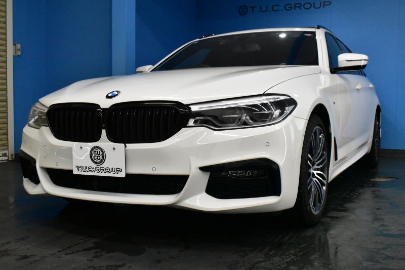 BMW 5シリーズ 540i Xﾄﾞﾗｲﾌﾞﾂｰﾘﾝｸﾞ Mｽﾎﾟｰﾂ 4WD ｺﾝﾌｫｰﾄ&ｾﾚｸﾄP ﾗｲﾌﾞｺｯｸﾋﾟｯﾄ ﾊﾟﾉﾗﾏｻﾝﾙｰﾌ harman/kardon Fﾍﾞﾝﾁﾚｰｼｮﾝ&ﾏｯｻｰｼﾞ全席ﾋｰﾀｰ付黒革 Mｽﾎﾟｰﾂﾌﾞﾚｰｷ LEDﾍｯﾄﾞﾗｲﾄ 液晶ﾒｰﾀｰ ACC HUD LCW 全周囲ｶﾒﾗ ﾌﾙｾｸﾞ 2年保証