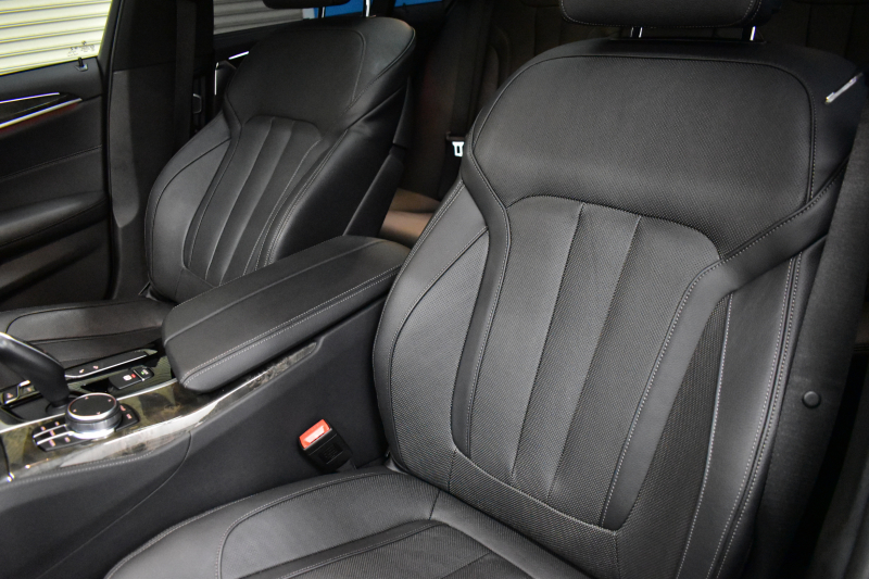 BMW 5シリーズ 540i Xﾄﾞﾗｲﾌﾞﾂｰﾘﾝｸﾞ Mｽﾎﾟｰﾂ 4WD ｺﾝﾌｫｰﾄ&ｾﾚｸﾄP ﾗｲﾌﾞｺｯｸﾋﾟｯﾄ ﾊﾟﾉﾗﾏｻﾝﾙｰﾌ harman/kardon Fﾍﾞﾝﾁﾚｰｼｮﾝ&ﾏｯｻｰｼﾞ全席ﾋｰﾀｰ付黒革 Mｽﾎﾟｰﾂﾌﾞﾚｰｷ LEDﾍｯﾄﾞﾗｲﾄ 液晶ﾒｰﾀｰ ACC HUD LCW 全周囲ｶﾒﾗ ﾌﾙｾｸﾞ 2年保証