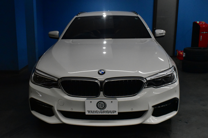 BMW 5シリーズ 523iﾂｰﾘﾝｸﾞ Mｽﾎﾟｰﾂ ｲﾉﾍﾞｰｼｮﾝ&ﾊｲﾗｲﾝP 液晶ﾒｰﾀｰ LEDﾍｯﾄﾞﾗｲﾄ 全席ﾋｰﾀｰ付黒革 追従ACC HUD ｼﾞｪｽﾁｬｰｺﾝﾄﾛｰﾙ対応ﾀｯﾁﾊﾟﾈﾙHDDﾅﾋﾞ 全周囲ｶﾒﾗ3Dﾋﾞｭｰ Pｱｼｽﾄ ﾜｲﾔﾚｽ充電 車線変更&逸脱&歩行者警告 19AW ﾃﾞｨｽﾌﾟﾚｲｷｰ 2年保証
