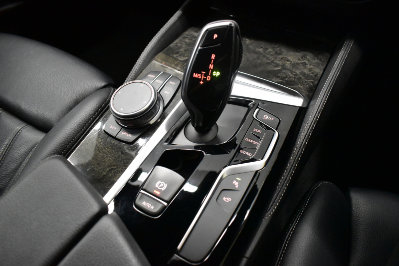 BMW 5シリーズ 523iﾂｰﾘﾝｸﾞ Mｽﾎﾟｰﾂ ｲﾉﾍﾞｰｼｮﾝ&ﾊｲﾗｲﾝP 液晶ﾒｰﾀｰ LEDﾍｯﾄﾞﾗｲﾄ 全席ﾋｰﾀｰ付黒革 追従ACC HUD ｼﾞｪｽﾁｬｰｺﾝﾄﾛｰﾙ対応ﾀｯﾁﾊﾟﾈﾙHDDﾅﾋﾞ 全周囲ｶﾒﾗ3Dﾋﾞｭｰ Pｱｼｽﾄ ﾜｲﾔﾚｽ充電 車線変更&逸脱&歩行者警告 19AW ﾃﾞｨｽﾌﾟﾚｲｷｰ 2年保証