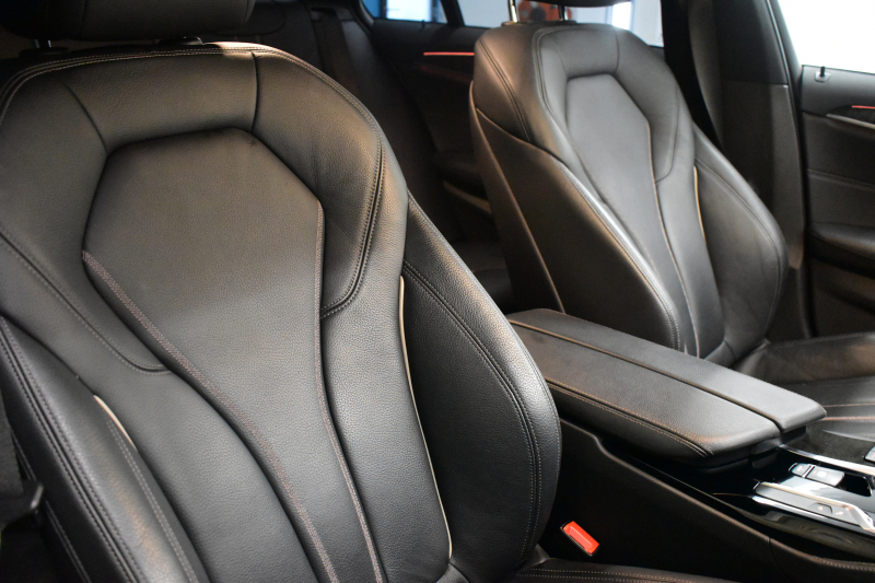 BMW 5シリーズ 523iﾂｰﾘﾝｸﾞ Mｽﾎﾟｰﾂ ｲﾉﾍﾞｰｼｮﾝ&ﾊｲﾗｲﾝP 液晶ﾒｰﾀｰ LEDﾍｯﾄﾞﾗｲﾄ 全席ﾋｰﾀｰ付黒革 追従ACC HUD ｼﾞｪｽﾁｬｰｺﾝﾄﾛｰﾙ対応ﾀｯﾁﾊﾟﾈﾙHDDﾅﾋﾞ 全周囲ｶﾒﾗ3Dﾋﾞｭｰ Pｱｼｽﾄ ﾜｲﾔﾚｽ充電 車線変更&逸脱&歩行者警告 19AW ﾃﾞｨｽﾌﾟﾚｲｷｰ 2年保証