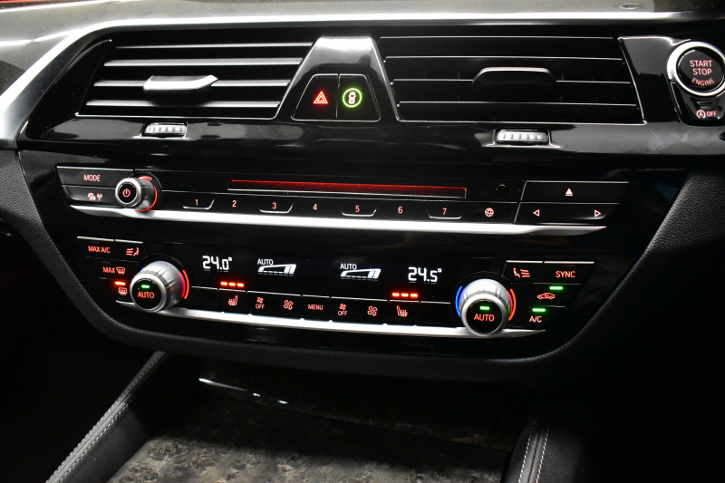 BMW 5シリーズ 523iﾂｰﾘﾝｸﾞ Mｽﾎﾟｰﾂ ｲﾉﾍﾞｰｼｮﾝ&ﾊｲﾗｲﾝP 液晶ﾒｰﾀｰ LEDﾍｯﾄﾞﾗｲﾄ 全席ﾋｰﾀｰ付黒革 追従ACC HUD ｼﾞｪｽﾁｬｰｺﾝﾄﾛｰﾙ対応ﾀｯﾁﾊﾟﾈﾙHDDﾅﾋﾞ 全周囲ｶﾒﾗ3Dﾋﾞｭｰ Pｱｼｽﾄ ﾜｲﾔﾚｽ充電 車線変更&逸脱&歩行者警告 19AW ﾃﾞｨｽﾌﾟﾚｲｷｰ 2年保証