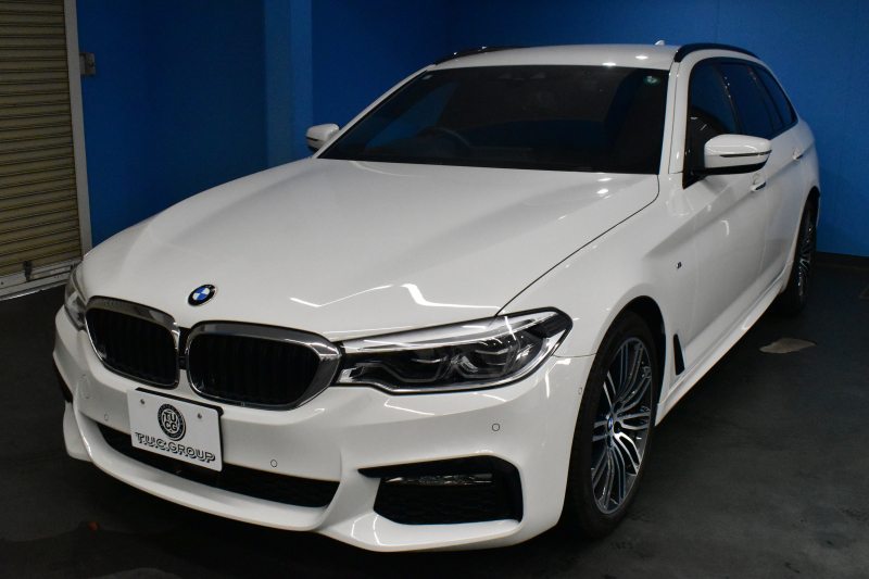 BMW 5シリーズ 523iﾂｰﾘﾝｸﾞ Mｽﾎﾟｰﾂ ｲﾉﾍﾞｰｼｮﾝ&ﾊｲﾗｲﾝP 液晶ﾒｰﾀｰ LEDﾍｯﾄﾞﾗｲﾄ 全席ﾋｰﾀｰ付黒革 追従ACC HUD ｼﾞｪｽﾁｬｰｺﾝﾄﾛｰﾙ対応ﾀｯﾁﾊﾟﾈﾙHDDﾅﾋﾞ 全周囲ｶﾒﾗ3Dﾋﾞｭｰ Pｱｼｽﾄ ﾜｲﾔﾚｽ充電 車線変更&逸脱&歩行者警告 19AW ﾃﾞｨｽﾌﾟﾚｲｷｰ 2年保証