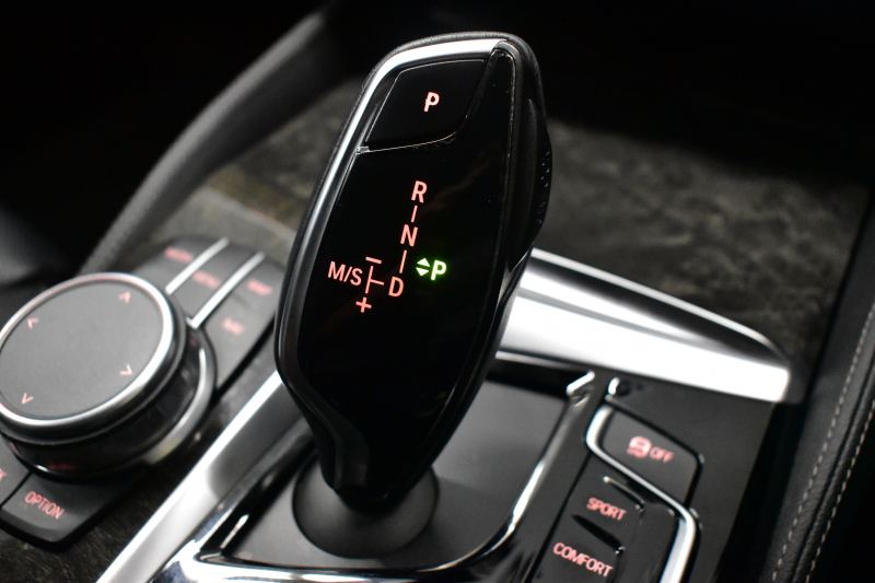 BMW 5シリーズ 523iﾂｰﾘﾝｸﾞ Mｽﾎﾟｰﾂ ｲﾉﾍﾞｰｼｮﾝ&ﾊｲﾗｲﾝP 液晶ﾒｰﾀｰ LEDﾍｯﾄﾞﾗｲﾄ 全席ﾋｰﾀｰ付黒革 追従ACC HUD ｼﾞｪｽﾁｬｰｺﾝﾄﾛｰﾙ対応ﾀｯﾁﾊﾟﾈﾙHDDﾅﾋﾞ 全周囲ｶﾒﾗ3Dﾋﾞｭｰ Pｱｼｽﾄ ﾜｲﾔﾚｽ充電 車線変更&逸脱&歩行者警告 19AW ﾃﾞｨｽﾌﾟﾚｲｷｰ 2年保証