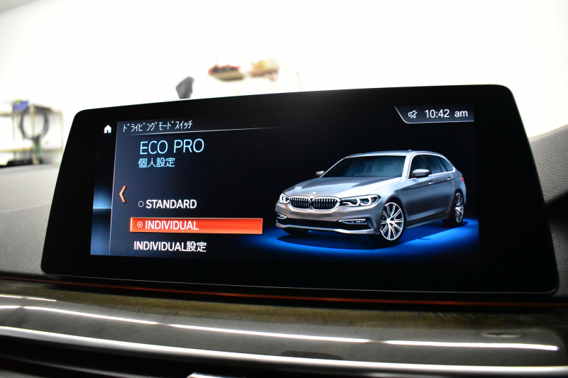 BMW 5シリーズ 523iﾂｰﾘﾝｸﾞ Mｽﾎﾟｰﾂ ｲﾉﾍﾞｰｼｮﾝ&ﾊｲﾗｲﾝP 液晶ﾒｰﾀｰ LEDﾍｯﾄﾞﾗｲﾄ 全席ﾋｰﾀｰ付黒革 追従ACC HUD ｼﾞｪｽﾁｬｰｺﾝﾄﾛｰﾙ対応ﾀｯﾁﾊﾟﾈﾙHDDﾅﾋﾞ 全周囲ｶﾒﾗ3Dﾋﾞｭｰ Pｱｼｽﾄ ﾜｲﾔﾚｽ充電 車線変更&逸脱&歩行者警告 19AW ﾃﾞｨｽﾌﾟﾚｲｷｰ 2年保証