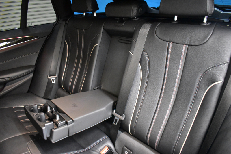 BMW 5シリーズ 523iﾂｰﾘﾝｸﾞ Mｽﾎﾟｰﾂ ｲﾉﾍﾞｰｼｮﾝ&ﾊｲﾗｲﾝP 液晶ﾒｰﾀｰ LEDﾍｯﾄﾞﾗｲﾄ 全席ﾋｰﾀｰ付黒革 追従ACC HUD ｼﾞｪｽﾁｬｰｺﾝﾄﾛｰﾙ対応ﾀｯﾁﾊﾟﾈﾙHDDﾅﾋﾞ 全周囲ｶﾒﾗ3Dﾋﾞｭｰ Pｱｼｽﾄ ﾜｲﾔﾚｽ充電 車線変更&逸脱&歩行者警告 19AW ﾃﾞｨｽﾌﾟﾚｲｷｰ 2年保証