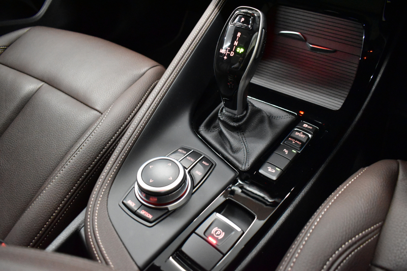 BMW X1 Xdrive18d Xﾗｲﾝ LCI後期 ﾌｪｲｽﾘﾌﾄ後ﾓﾃﾞﾙ 4WD ｾﾚｸﾄ&ｱﾄﾞﾊﾞﾝｽﾄﾞｱｸﾃｨﾌﾞｾｰﾌﾃｨ&ﾊｲﾗｲﾝ&ｺﾝﾌｫｰﾄP ﾊﾟﾉﾗﾏｻﾝR 追従ACC ﾋｰﾀｰ付電動ﾓｶﾚｻﾞｰ LEDﾍｯﾄﾞﾗｲﾄ 18AW 車線逸脱&歩行者警告 ﾀｯﾁﾊﾟﾈﾙHDDﾅﾋﾞBｶﾒﾗPｱｼｽﾄ 電動Rｹﾞｰﾄ ｽﾏｰﾄｷｰ 2年保証