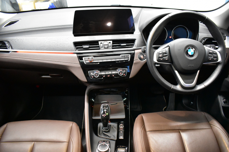 BMW X1 Xdrive18d Xﾗｲﾝ LCI後期 ﾌｪｲｽﾘﾌﾄ後ﾓﾃﾞﾙ 4WD ｾﾚｸﾄ&ｱﾄﾞﾊﾞﾝｽﾄﾞｱｸﾃｨﾌﾞｾｰﾌﾃｨ&ﾊｲﾗｲﾝ&ｺﾝﾌｫｰﾄP ﾊﾟﾉﾗﾏｻﾝR 追従ACC ﾋｰﾀｰ付電動ﾓｶﾚｻﾞｰ LEDﾍｯﾄﾞﾗｲﾄ 18AW 車線逸脱&歩行者警告 ﾀｯﾁﾊﾟﾈﾙHDDﾅﾋﾞBｶﾒﾗPｱｼｽﾄ 電動Rｹﾞｰﾄ ｽﾏｰﾄｷｰ 2年保証