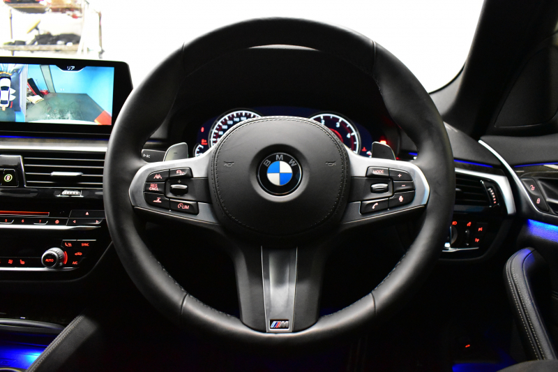 BMW 5シリーズ 523d Mｽﾎﾟｰﾂ ｲﾉﾍﾞｰｼｮﾝ&ﾊｲﾗｲﾝP 全席ﾋｰﾀｰ付黒革 LEDﾍｯﾄﾞﾗｲﾄ 追従ACC HUD ｼﾞｪｽﾁｬｰCﾀｯﾁﾊﾟﾈﾙ対応iﾄﾞﾗｲﾌﾞHDDﾅﾋﾞﾌﾙｾｸﾞ 全周囲ｶﾒﾗ3Dﾋﾞｭｰ 車線変更&逸脱警告 衝突軽減B 電動ﾄﾗﾝｸ 19AW 液晶ﾒｰﾀｰ ﾜｲﾔﾚｽ充電 2年保証