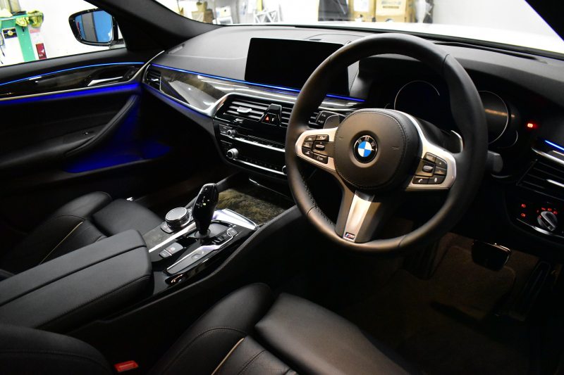 BMW 5シリーズ 523d Mｽﾎﾟｰﾂ ｲﾉﾍﾞｰｼｮﾝ&ﾊｲﾗｲﾝP 全席ﾋｰﾀｰ付黒革 LEDﾍｯﾄﾞﾗｲﾄ 追従ACC HUD ｼﾞｪｽﾁｬｰCﾀｯﾁﾊﾟﾈﾙ対応iﾄﾞﾗｲﾌﾞHDDﾅﾋﾞﾌﾙｾｸﾞ 全周囲ｶﾒﾗ3Dﾋﾞｭｰ 車線変更&逸脱警告 衝突軽減B 電動ﾄﾗﾝｸ 19AW 液晶ﾒｰﾀｰ ﾜｲﾔﾚｽ充電 2年保証