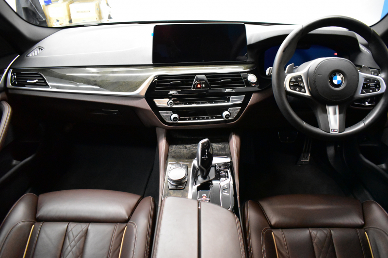 BMW 5シリーズ 523d Xﾄﾞﾗｲﾌﾞ ﾂｰﾘﾝｸﾞ Mｽﾎﾟｰﾂ LCI後期 ｴｸｽｸﾙｰｼﾌﾞﾅｯﾊﾟﾚｻﾞｰP 全席ﾋｰﾀｰ付ｴｸｽｸﾙｰｼﾌﾞﾅｯﾊﾟﾓｶﾚｻﾞｰ 新ﾃﾞｻﾞｲﾝLEDﾍｯﾄﾞﾗｲﾄ ACC HUD 19AW 可変ｻｽﾍﾟﾝｼｮﾝ ﾗｲﾌﾞｺｸﾋﾟｯﾄ ﾀｯﾁﾊﾟﾈﾙﾅﾋﾞTV3Dﾋﾞｭｰ 電動Rｹﾞｰﾄ ｽﾏｰﾄｷｰ 2年保証