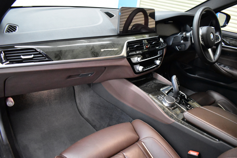 BMW 5シリーズ 523d Xﾄﾞﾗｲﾌﾞ ﾂｰﾘﾝｸﾞ Mｽﾎﾟｰﾂ LCI後期 ｴｸｽｸﾙｰｼﾌﾞﾅｯﾊﾟﾚｻﾞｰP 全席ﾋｰﾀｰ付ｴｸｽｸﾙｰｼﾌﾞﾅｯﾊﾟﾓｶﾚｻﾞｰ 新ﾃﾞｻﾞｲﾝLEDﾍｯﾄﾞﾗｲﾄ ACC HUD 19AW 可変ｻｽﾍﾟﾝｼｮﾝ ﾗｲﾌﾞｺｸﾋﾟｯﾄ ﾀｯﾁﾊﾟﾈﾙﾅﾋﾞTV3Dﾋﾞｭｰ 電動Rｹﾞｰﾄ ｽﾏｰﾄｷｰ 2年保証