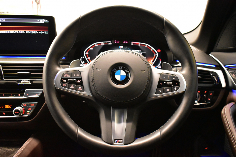 BMW 5シリーズ 523d Xﾄﾞﾗｲﾌﾞ ﾂｰﾘﾝｸﾞ Mｽﾎﾟｰﾂ LCI後期 ｴｸｽｸﾙｰｼﾌﾞﾅｯﾊﾟﾚｻﾞｰP 全席ﾋｰﾀｰ付ｴｸｽｸﾙｰｼﾌﾞﾅｯﾊﾟﾓｶﾚｻﾞｰ 新ﾃﾞｻﾞｲﾝLEDﾍｯﾄﾞﾗｲﾄ ACC HUD 19AW 可変ｻｽﾍﾟﾝｼｮﾝ ﾗｲﾌﾞｺｸﾋﾟｯﾄ ﾀｯﾁﾊﾟﾈﾙﾅﾋﾞTV3Dﾋﾞｭｰ 電動Rｹﾞｰﾄ ｽﾏｰﾄｷｰ 2年保証