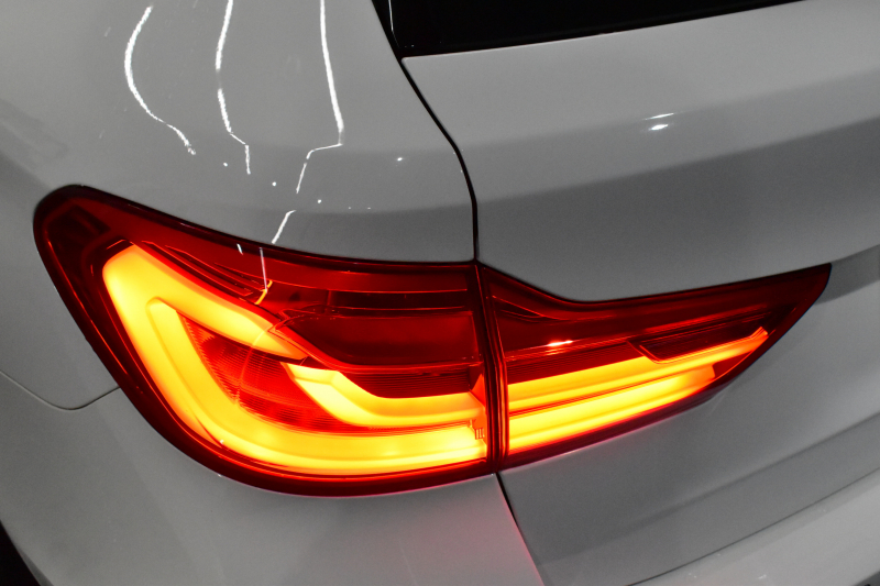 BMW 5シリーズ 523dﾂｰﾘﾝｸﾞ Mｽﾎﾟｰﾂ ｲﾉﾍﾞｰｼｮﾝ&ﾊｲﾗｲﾝP 全席ﾋｰﾀｰ付黒革 LEDﾍｯﾄﾞﾗｲﾄ 追従ACC HUD 車線変更&逸脱警告 衝突軽減B ｼﾞｪｽﾁｬｰCﾀｯﾁﾊﾟﾈﾙ対応iﾄﾞﾗｲﾌﾞHDDﾅﾋﾞ ﾌﾙｾｸﾞ 全周囲ｶﾒﾗ3Dﾋﾞｭｰ  電動Rｹﾞｰﾄ 19AW 液晶ﾒｰﾀｰ ﾜｲﾔﾚｽ充電 2年保証