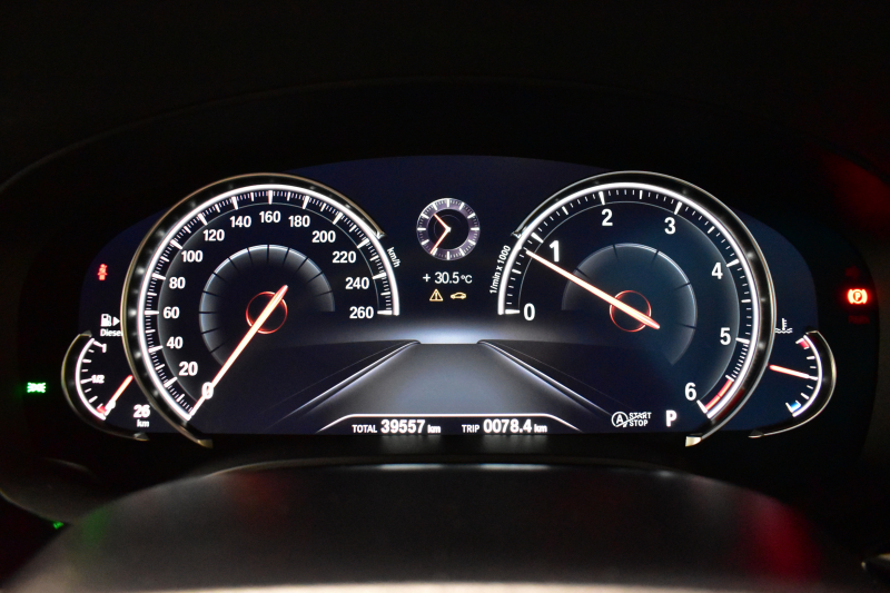 BMW 5シリーズ 523dﾂｰﾘﾝｸﾞ Mｽﾎﾟｰﾂ ｲﾉﾍﾞｰｼｮﾝ&ﾊｲﾗｲﾝP 全席ﾋｰﾀｰ付黒革 LEDﾍｯﾄﾞﾗｲﾄ 追従ACC HUD 車線変更&逸脱警告 衝突軽減B ｼﾞｪｽﾁｬｰCﾀｯﾁﾊﾟﾈﾙ対応iﾄﾞﾗｲﾌﾞHDDﾅﾋﾞ ﾌﾙｾｸﾞ 全周囲ｶﾒﾗ3Dﾋﾞｭｰ  電動Rｹﾞｰﾄ 19AW 液晶ﾒｰﾀｰ ﾜｲﾔﾚｽ充電 2年保証