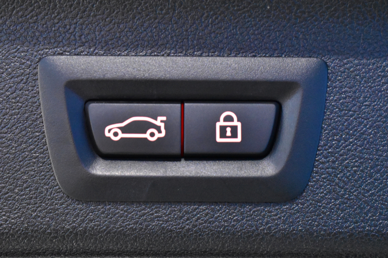 BMW 5シリーズ 523dﾂｰﾘﾝｸﾞ Mｽﾎﾟｰﾂ ｲﾉﾍﾞｰｼｮﾝ&ﾊｲﾗｲﾝP 全席ﾋｰﾀｰ付黒革 LEDﾍｯﾄﾞﾗｲﾄ 追従ACC HUD 車線変更&逸脱警告 衝突軽減B ｼﾞｪｽﾁｬｰCﾀｯﾁﾊﾟﾈﾙ対応iﾄﾞﾗｲﾌﾞHDDﾅﾋﾞ ﾌﾙｾｸﾞ 全周囲ｶﾒﾗ3Dﾋﾞｭｰ  電動Rｹﾞｰﾄ 19AW 液晶ﾒｰﾀｰ ﾜｲﾔﾚｽ充電 2年保証