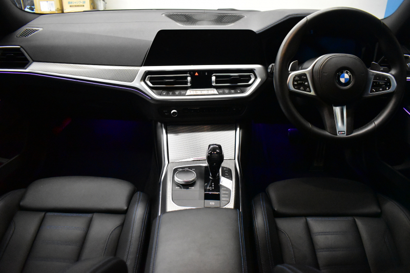BMW 3シリーズ M340i Xﾄﾞﾗｲﾌﾞ ｲﾉﾍﾞｰｼｮﾝP ﾋｰﾀｰ付黒革 全周囲ｶﾒﾗ ACC HUD ﾚｰｻﾞｰLEDﾗｲﾄ 可変Mｻｽ 19AW Mｽﾎﾟｰﾂﾌﾞﾚｰｷ&ﾃﾞﾌ ｼﾞｪｽﾁｬｰC付ﾀｯﾁﾊﾟﾈﾙﾅﾋﾋﾞ ﾊｰﾏﾝｶｰﾄﾞﾝ 側面衝突&車線変更&逸脱警告 2年保証