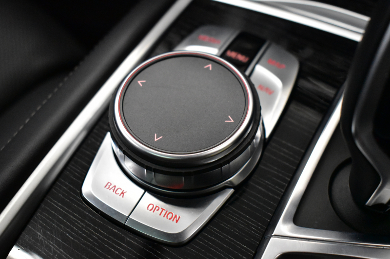 BMW 7シリーズ 740i Mｽﾎﾟｰﾂ ﾘｱｺﾝﾌｫｰﾄP ﾘｱｴﾝﾀｰﾃｲﾒﾝﾄP ｻﾝﾙｰﾌ BMWﾚｰｻﾞｰLED 前席ﾏｯｻｰｼﾞ 全席ﾋｰﾀｰ&ﾍﾞﾝﾁﾚｰｼｮﾝ付黒革 ACC HUD ﾊｰﾏﾝｶｰﾄﾞﾝ ｼﾞｪｽﾁｬｰｺﾝﾄﾛｰﾙ ﾀｯﾁﾊﾟﾈﾙﾅﾋﾞ3Dﾋﾞｭｰ LCW 液晶ﾒｰﾀｰ 20AW ﾃﾞｨｽﾌﾟﾚｲｷｰ ﾘﾓｰﾄP 2年保証