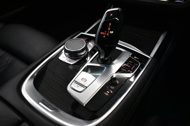 BMW 7シリーズ 740i Mｽﾎﾟｰﾂ ﾘｱｺﾝﾌｫｰﾄP ﾘｱｴﾝﾀｰﾃｲﾒﾝﾄP ｻﾝﾙｰﾌ BMWﾚｰｻﾞｰLED 前席ﾏｯｻｰｼﾞ 全席ﾋｰﾀｰ&ﾍﾞﾝﾁﾚｰｼｮﾝ付黒革 ACC HUD ﾊｰﾏﾝｶｰﾄﾞﾝ ｼﾞｪｽﾁｬｰｺﾝﾄﾛｰﾙ ﾀｯﾁﾊﾟﾈﾙﾅﾋﾞ3Dﾋﾞｭｰ LCW 液晶ﾒｰﾀｰ 20AW ﾃﾞｨｽﾌﾟﾚｲｷｰ ﾘﾓｰﾄP 2年保証