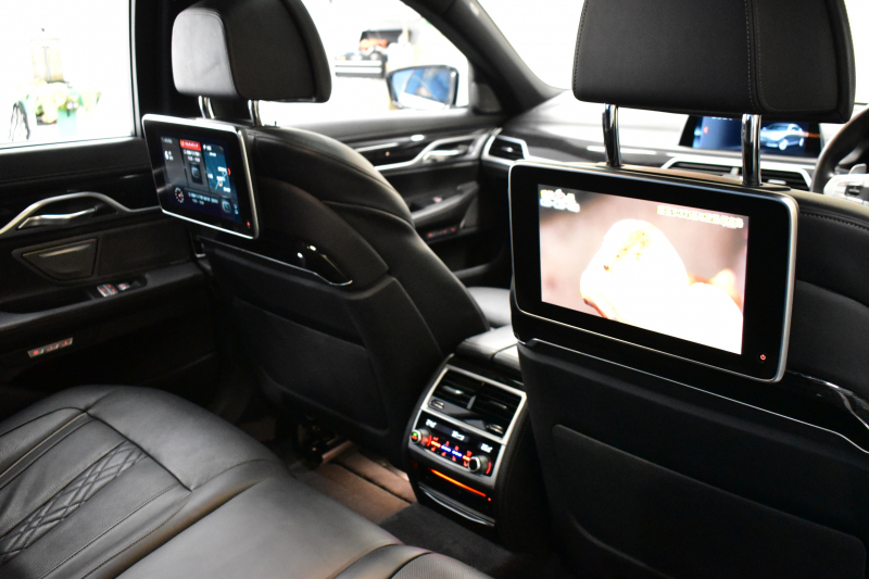 BMW 7シリーズ 740i Mｽﾎﾟｰﾂ ﾘｱｺﾝﾌｫｰﾄP ﾘｱｴﾝﾀｰﾃｲﾒﾝﾄP ｻﾝﾙｰﾌ BMWﾚｰｻﾞｰLED 前席ﾏｯｻｰｼﾞ 全席ﾋｰﾀｰ&ﾍﾞﾝﾁﾚｰｼｮﾝ付黒革 ACC HUD ﾊｰﾏﾝｶｰﾄﾞﾝ ｼﾞｪｽﾁｬｰｺﾝﾄﾛｰﾙ ﾀｯﾁﾊﾟﾈﾙﾅﾋﾞ3Dﾋﾞｭｰ LCW 液晶ﾒｰﾀｰ 20AW ﾃﾞｨｽﾌﾟﾚｲｷｰ ﾘﾓｰﾄP 2年保証