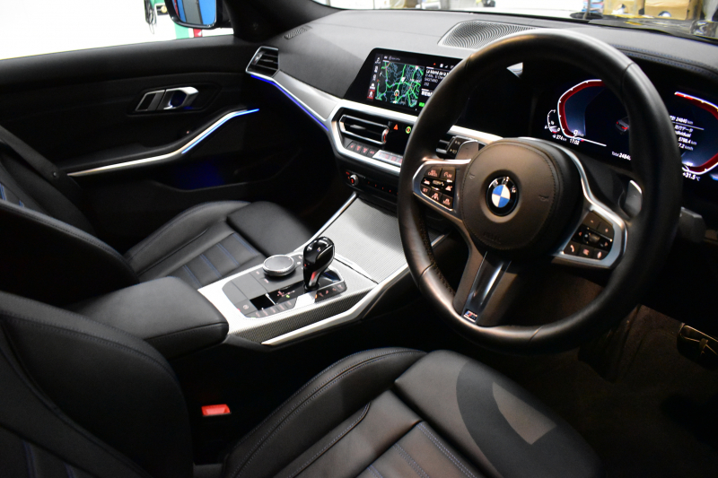 BMW 3シリーズ M340i Xﾄﾞﾗｲﾌﾞ ｲﾉﾍﾞｰｼｮﾝP ﾋｰﾀｰ付黒革 ACC HUD ﾚｰｻﾞｰLEDﾗｲﾄ 可変Mｻｽ 19AW Mｽﾎﾟｰﾂﾌﾞﾚｰｷ&ﾃﾞﾌ ｼﾞｪｽﾁｬｰC付ﾀｯﾁﾊﾟﾈﾙﾅﾋﾞ全周囲ｶﾒﾗ ﾊｰﾏﾝｶｰﾄﾞﾝ 側面衝突&車線変更&逸脱警告 2年保証