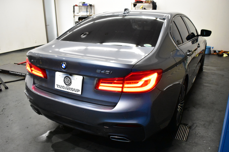 BMW 5シリーズ 540i xDrive Mｽﾎﾟｰﾂ 型式変更後ﾓﾃﾞﾙ(JS30) ﾗｲﾌﾞｺｯｸﾋﾟｯﾄ ｺﾝﾌｫｰﾄP Fﾏｯｻｰｼﾞ&ﾍﾞﾝﾁﾚｰｼｮﾝ 全席ﾋｰﾀｰ付黒革 ｿﾌﾄｸﾛｰｽﾞﾄﾞｱ ACC HUD LEDﾍｯﾄﾞﾗｲﾄ 全周囲ｶﾒﾗ Pｱｼｽﾄ ﾌﾙｾｸﾞ 車線変更&逸脱&歩行者警告 衝突軽減B Mｽﾎﾟｰﾂﾌﾞﾚｰｷ 19AW 可変ｻｽ  2年保証