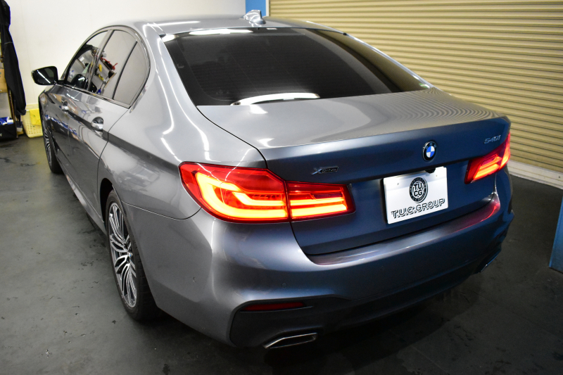 BMW 5シリーズ 540i xDrive Mｽﾎﾟｰﾂ 型式変更後ﾓﾃﾞﾙ(JS30) ﾗｲﾌﾞｺｯｸﾋﾟｯﾄ ｺﾝﾌｫｰﾄP Fﾏｯｻｰｼﾞ&ﾍﾞﾝﾁﾚｰｼｮﾝ 全席ﾋｰﾀｰ付黒革 ｿﾌﾄｸﾛｰｽﾞﾄﾞｱ ACC HUD LEDﾍｯﾄﾞﾗｲﾄ 全周囲ｶﾒﾗ Pｱｼｽﾄ ﾌﾙｾｸﾞ 車線変更&逸脱&歩行者警告 衝突軽減B Mｽﾎﾟｰﾂﾌﾞﾚｰｷ 19AW 可変ｻｽ  2年保証