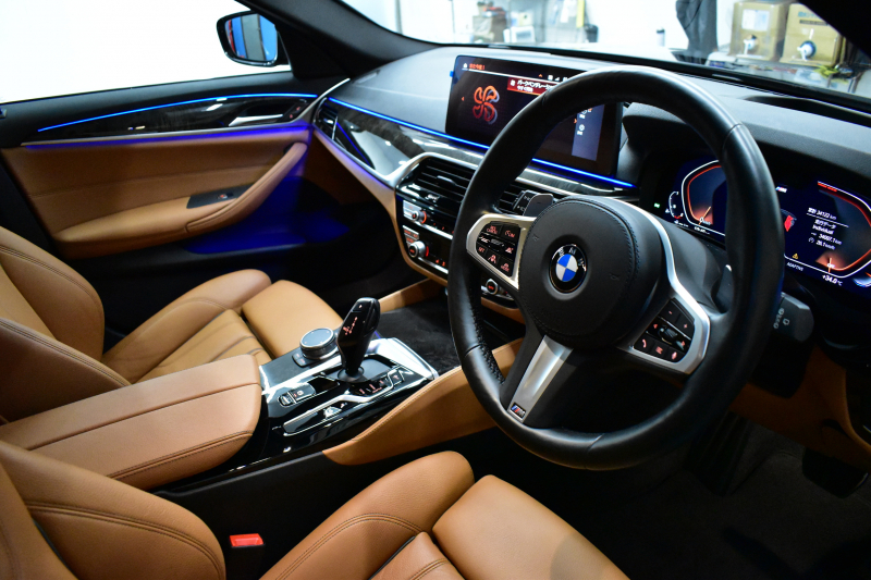 BMW 5シリーズ 540i Xﾄﾞﾗｲﾌﾞﾂｰﾘﾝｸﾞ Mｽﾎﾟｰﾂ LCI後期 4WD 全席ﾋｰﾀ付ｺﾆｬｯｸﾚｻﾞｰ 新ﾃﾞｻﾞｲﾝLEDﾍｯﾄﾞﾗｲﾄ ACC HUD LCW 可変ｻｽﾍﾟﾝｼｮﾝ 19AW Mｽﾎﾟｰﾂﾌﾞﾚｰｷ ﾗｲﾌﾞｺｸﾋﾟｯﾄ ﾌﾙｾｸﾞ全周囲ｶﾒﾗ 電動Rｹﾞｰﾄ ｽﾏｰﾄｷｰ 2年保証