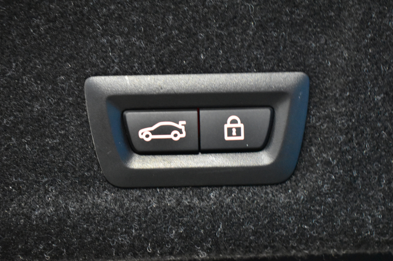 BMW 3シリーズ 320d Xﾄﾞﾗｲﾌﾞ Mｽﾎﾟｰﾂ 4WD ﾃﾞﾋﾞｭｰ&ｺﾝﾌｫｰﾄP ｻﾝﾙｰﾌ 全周囲ｶﾒﾗ ﾋｰﾀｰ付黒革電動ｽﾎﾟｰﾂｼｰﾄ 19AW 電動ﾄﾗﾝｸ ﾜｲﾔﾚｽ充電 追従ACC LEDﾍｯﾄﾞﾗｲﾄ ﾗｲﾌﾞｺｯｸﾋﾟｯﾄ ｱｯﾌﾟﾙｶｰﾌﾟﾚｲ  側面衝突&車線変更&逸脱&歩行者警告 液晶ﾒｰﾀｰ 後退ｱｼｽﾄ 2年保証