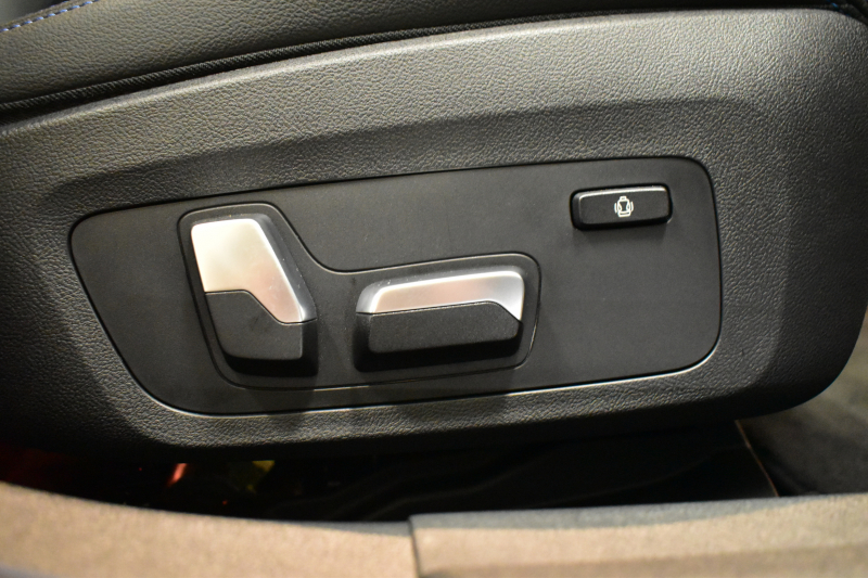 BMW 3シリーズ 320d Xﾄﾞﾗｲﾌﾞ Mｽﾎﾟｰﾂ 4WD ﾃﾞﾋﾞｭｰ&ｺﾝﾌｫｰﾄP ｻﾝﾙｰﾌ 全周囲ｶﾒﾗ ﾋｰﾀｰ付黒革電動ｽﾎﾟｰﾂｼｰﾄ 19AW 電動ﾄﾗﾝｸ ﾜｲﾔﾚｽ充電 追従ACC LEDﾍｯﾄﾞﾗｲﾄ ﾗｲﾌﾞｺｯｸﾋﾟｯﾄ ｱｯﾌﾟﾙｶｰﾌﾟﾚｲ  側面衝突&車線変更&逸脱&歩行者警告 液晶ﾒｰﾀｰ 後退ｱｼｽﾄ 2年保証