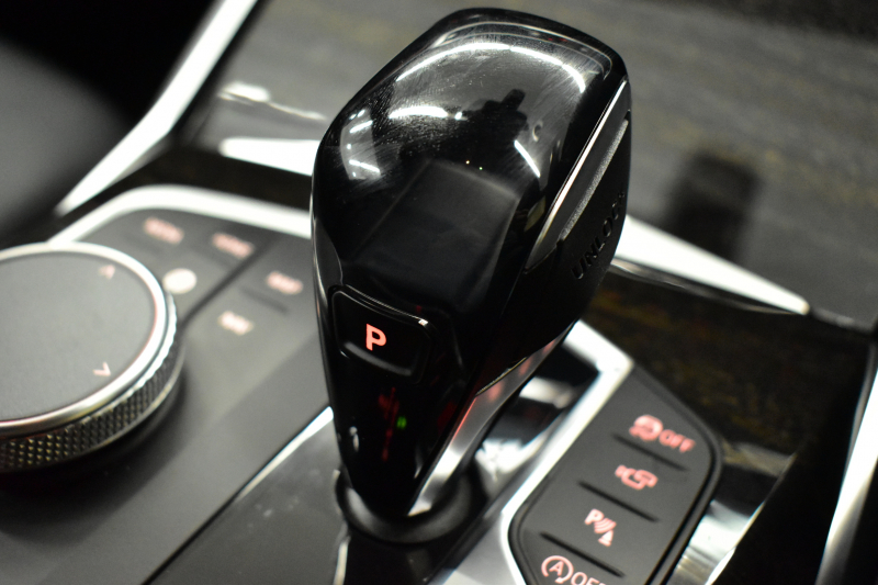 BMW 3シリーズ 320d Xﾄﾞﾗｲﾌﾞ Mｽﾎﾟｰﾂ 4WD ﾃﾞﾋﾞｭｰ&ｺﾝﾌｫｰﾄP ｻﾝﾙｰﾌ 全周囲ｶﾒﾗ ﾋｰﾀｰ付黒革電動ｽﾎﾟｰﾂｼｰﾄ 19AW 電動ﾄﾗﾝｸ ﾜｲﾔﾚｽ充電 追従ACC LEDﾍｯﾄﾞﾗｲﾄ ﾗｲﾌﾞｺｯｸﾋﾟｯﾄ ｱｯﾌﾟﾙｶｰﾌﾟﾚｲ  側面衝突&車線変更&逸脱&歩行者警告 液晶ﾒｰﾀｰ 後退ｱｼｽﾄ 2年保証