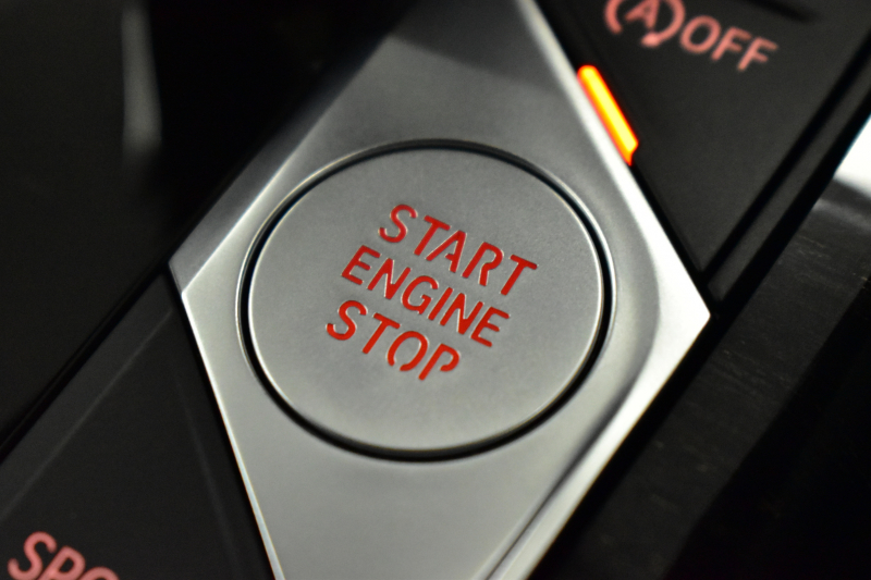 BMW 3シリーズ 320d Xﾄﾞﾗｲﾌﾞ Mｽﾎﾟｰﾂ 4WD ﾃﾞﾋﾞｭｰ&ｺﾝﾌｫｰﾄP ｻﾝﾙｰﾌ 全周囲ｶﾒﾗ ﾋｰﾀｰ付黒革電動ｽﾎﾟｰﾂｼｰﾄ 19AW 電動ﾄﾗﾝｸ ﾜｲﾔﾚｽ充電 追従ACC LEDﾍｯﾄﾞﾗｲﾄ ﾗｲﾌﾞｺｯｸﾋﾟｯﾄ ｱｯﾌﾟﾙｶｰﾌﾟﾚｲ  側面衝突&車線変更&逸脱&歩行者警告 液晶ﾒｰﾀｰ 後退ｱｼｽﾄ 2年保証