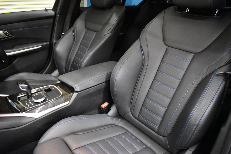 BMW 3シリーズ 320d Xﾄﾞﾗｲﾌﾞ Mｽﾎﾟｰﾂ 期間限定特別掲載！ 4WD ﾃﾞﾋﾞｭｰ&ｺﾝﾌｫｰﾄP ｻﾝﾙｰﾌ 全周囲ｶﾒﾗ ﾋｰﾀｰ付黒革電動ｽﾎﾟｰﾂｼｰﾄ 19AW 電動ﾄﾗﾝｸ ﾜｲﾔﾚｽ充電 追従ACC LEDﾍｯﾄﾞﾗｲﾄ ﾗｲﾌﾞｺｯｸﾋﾟｯﾄ ｱｯﾌﾟﾙｶｰﾌﾟﾚｲ  側面衝突&車線変更&逸脱&歩行者警告 液晶ﾒｰﾀｰ 2年保証