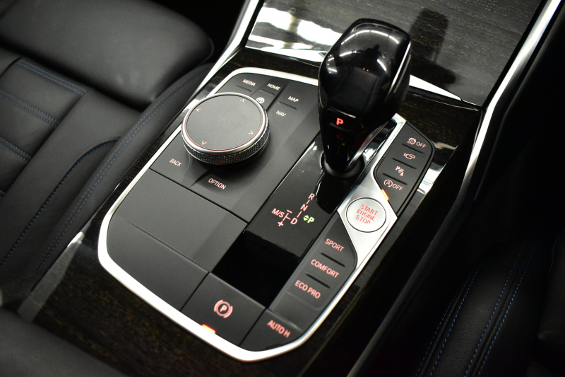 BMW 3シリーズ 320d Xﾄﾞﾗｲﾌﾞ Mｽﾎﾟｰﾂ 4WD ﾃﾞﾋﾞｭｰ&ｺﾝﾌｫｰﾄP ｻﾝﾙｰﾌ 全周囲ｶﾒﾗ ﾋｰﾀｰ付黒革電動ｽﾎﾟｰﾂｼｰﾄ 19AW 電動ﾄﾗﾝｸ ﾜｲﾔﾚｽ充電 追従ACC LEDﾍｯﾄﾞﾗｲﾄ ﾗｲﾌﾞｺｯｸﾋﾟｯﾄ ｱｯﾌﾟﾙｶｰﾌﾟﾚｲ  側面衝突&車線変更&逸脱&歩行者警告 液晶ﾒｰﾀｰ 後退ｱｼｽﾄ 2年保証