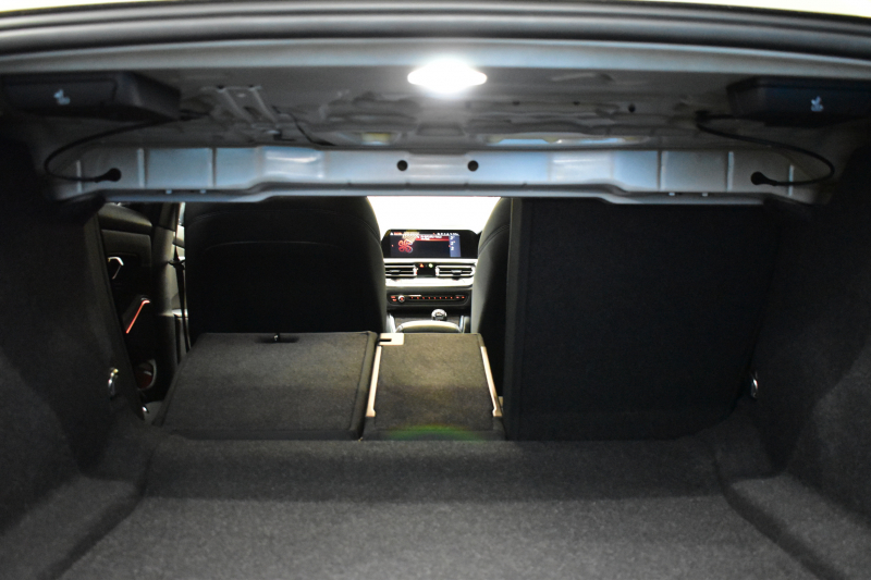 BMW 3シリーズ 320d Xﾄﾞﾗｲﾌﾞ Mｽﾎﾟｰﾂ 4WD ﾃﾞﾋﾞｭｰ&ｺﾝﾌｫｰﾄP ｻﾝﾙｰﾌ 全周囲ｶﾒﾗ ﾋｰﾀｰ付黒革電動ｽﾎﾟｰﾂｼｰﾄ 19AW 電動ﾄﾗﾝｸ ﾜｲﾔﾚｽ充電 追従ACC LEDﾍｯﾄﾞﾗｲﾄ ﾗｲﾌﾞｺｯｸﾋﾟｯﾄ ｱｯﾌﾟﾙｶｰﾌﾟﾚｲ  側面衝突&車線変更&逸脱&歩行者警告 液晶ﾒｰﾀｰ 後退ｱｼｽﾄ 2年保証