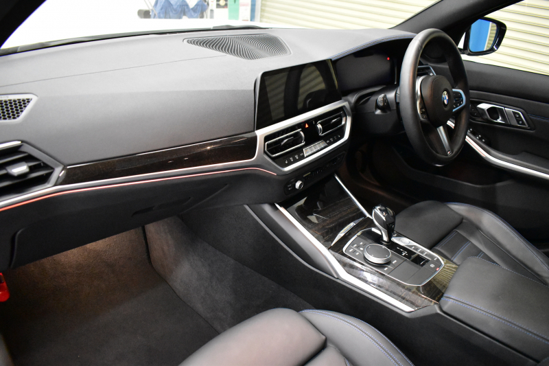 BMW 3シリーズ 320d Xﾄﾞﾗｲﾌﾞ Mｽﾎﾟｰﾂ 期間限定特別掲載！ 4WD ﾃﾞﾋﾞｭｰ&ｺﾝﾌｫｰﾄP ｻﾝﾙｰﾌ 全周囲ｶﾒﾗ ﾋｰﾀｰ付黒革電動ｽﾎﾟｰﾂｼｰﾄ 19AW 電動ﾄﾗﾝｸ ﾜｲﾔﾚｽ充電 追従ACC LEDﾍｯﾄﾞﾗｲﾄ ﾗｲﾌﾞｺｯｸﾋﾟｯﾄ ｱｯﾌﾟﾙｶｰﾌﾟﾚｲ  側面衝突&車線変更&逸脱&歩行者警告 液晶ﾒｰﾀｰ 2年保証