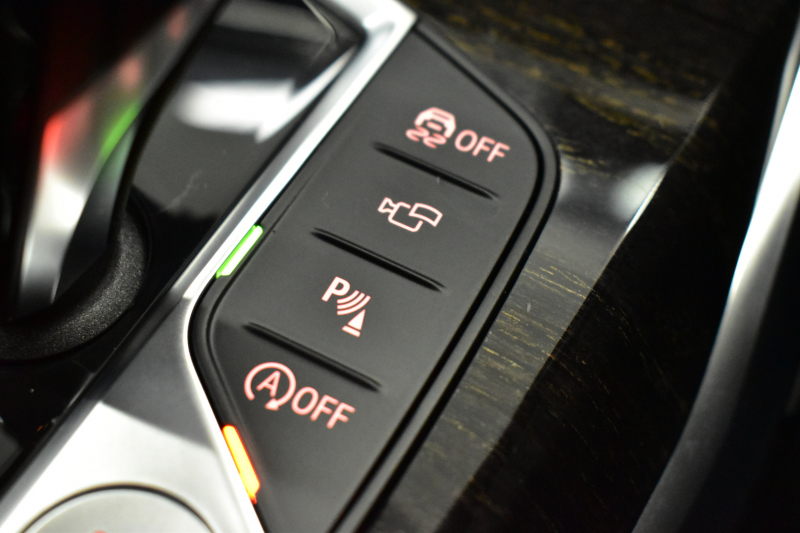 BMW 3シリーズ 320d Xﾄﾞﾗｲﾌﾞ Mｽﾎﾟｰﾂ 4WD ﾃﾞﾋﾞｭｰ&ｺﾝﾌｫｰﾄP ｻﾝﾙｰﾌ 全周囲ｶﾒﾗ ﾋｰﾀｰ付黒革電動ｽﾎﾟｰﾂｼｰﾄ 19AW 電動ﾄﾗﾝｸ ﾜｲﾔﾚｽ充電 追従ACC LEDﾍｯﾄﾞﾗｲﾄ ﾗｲﾌﾞｺｯｸﾋﾟｯﾄ ｱｯﾌﾟﾙｶｰﾌﾟﾚｲ  側面衝突&車線変更&逸脱&歩行者警告 液晶ﾒｰﾀｰ 後退ｱｼｽﾄ 2年保証