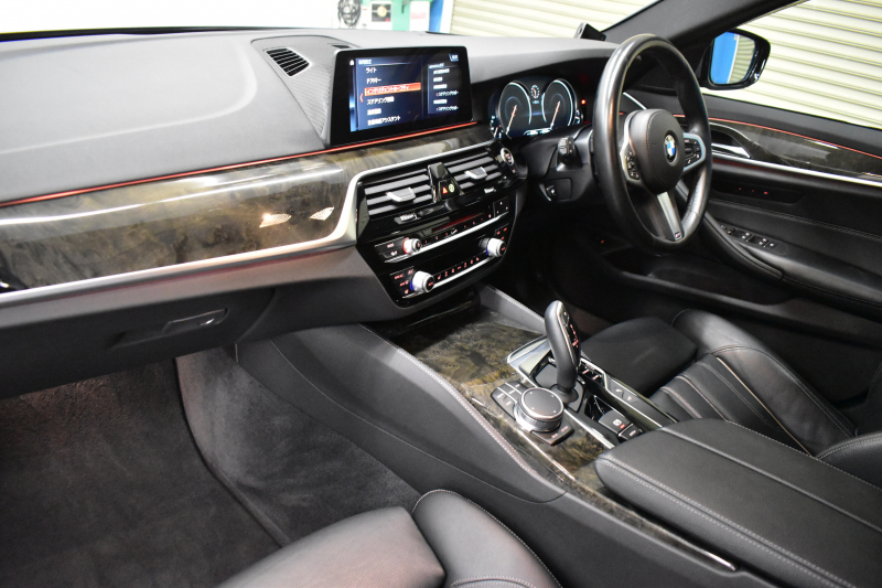 BMW 5シリーズ 540i Xﾄﾞﾗｲﾌﾞ Mｽﾎﾟｰﾂ 4WD 1ｵｰﾅｰ ﾃﾞﾋﾞｭｰ&ﾊｲﾗｲﾝP 全席ﾋｰﾀｰ付黒革 ｿﾌﾄｸﾛｰｽﾞﾄﾞｱ 可変ｻｽ Mｽﾎﾟｰﾂﾌﾞﾚｰｷ LEDﾍｯﾄﾞﾗｲﾄ 液晶ﾒｰﾀｰ ACC HUD LCW ｼﾞｪｽﾁｬｰC対応 ﾀｯﾁﾊﾟﾈﾙﾅﾋﾞ全周囲ｶﾒﾗ 3Dﾋﾞｭｰ ﾌﾙｾｸﾞ 電動ﾄﾗﾝｸ 2年保証